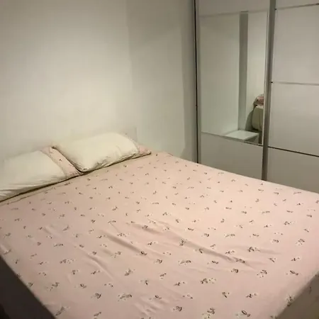 Havuz Olanagi Mevcut Site Icerisinde 1+1 * Istambul
